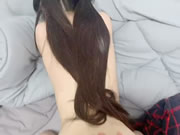 情侶床上自拍馬上幹插到女友高潮露白漿爽翻天