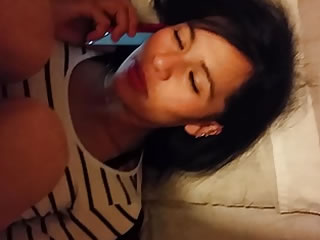 拉丁女友邊做愛邊打電話
