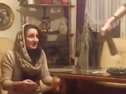 性感阿拉伯鬼妹用手機拍秀舞