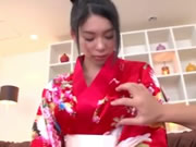 日本和服人妻上馬麻里子口淫噴乳液